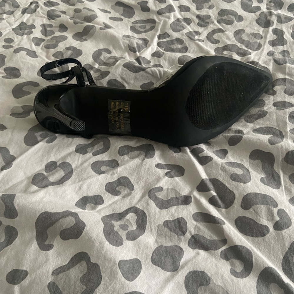 Transparent Rhinestone pump - Picture 4 of 9